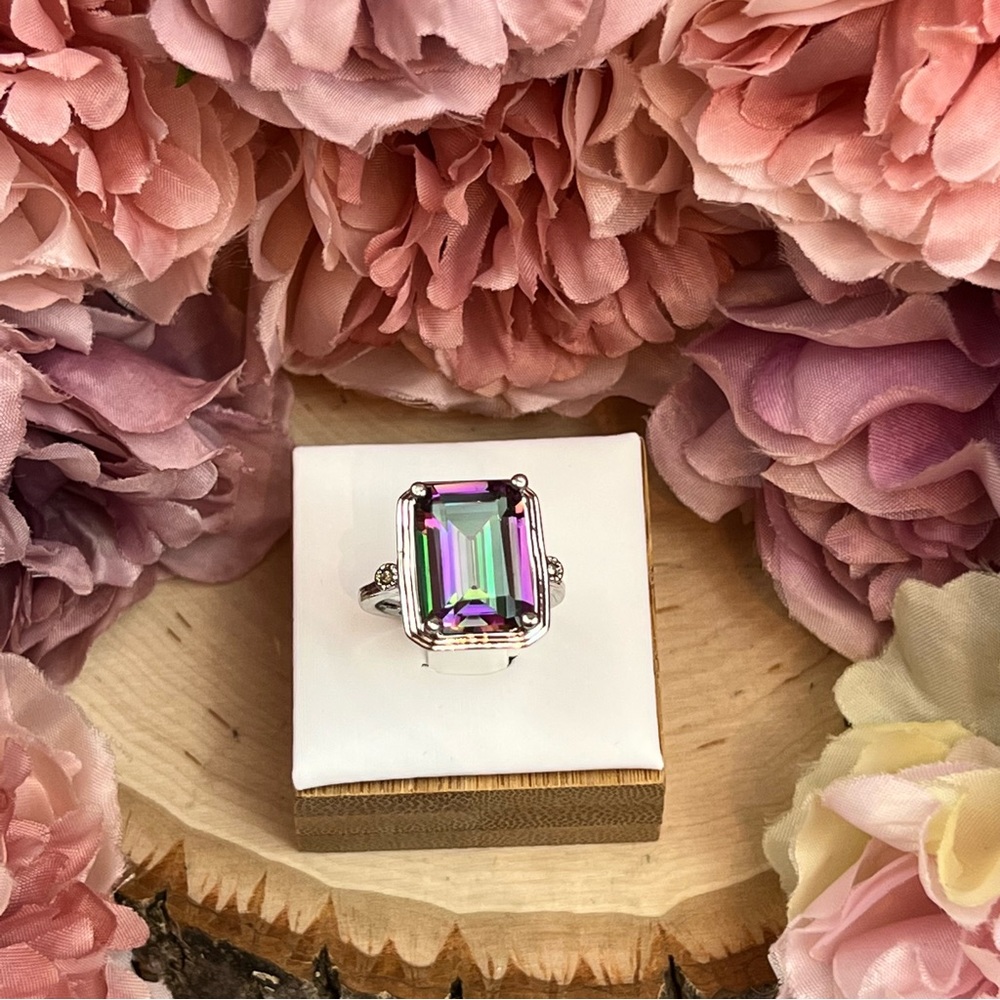 Stunning 10 Carat Mystic Topaz Ring with Diamond Accents - Picture 4 of 17